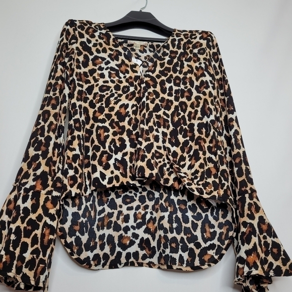 Band Of Gypsies Yuma Desert Leopard Surplice Top - Picture 11 of 14